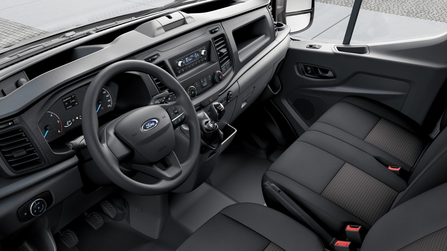 Ford Transit Kombi interior con los asientos delanteros y volante 